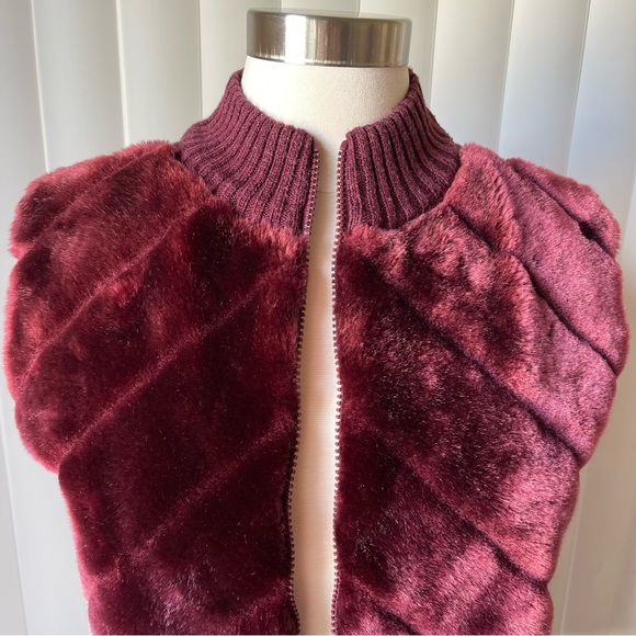 Designers studio original faux fur knit burgundy vest jacket Size: S - Picture 4 of 8